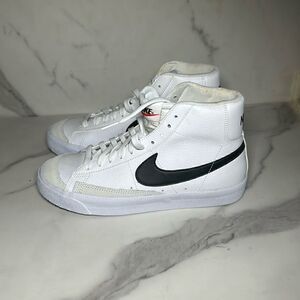 Nike Blazer Mid ‘77 Vintage GS White Black Youth Sz 6.5/ Womens Sz 8 DA4086-100